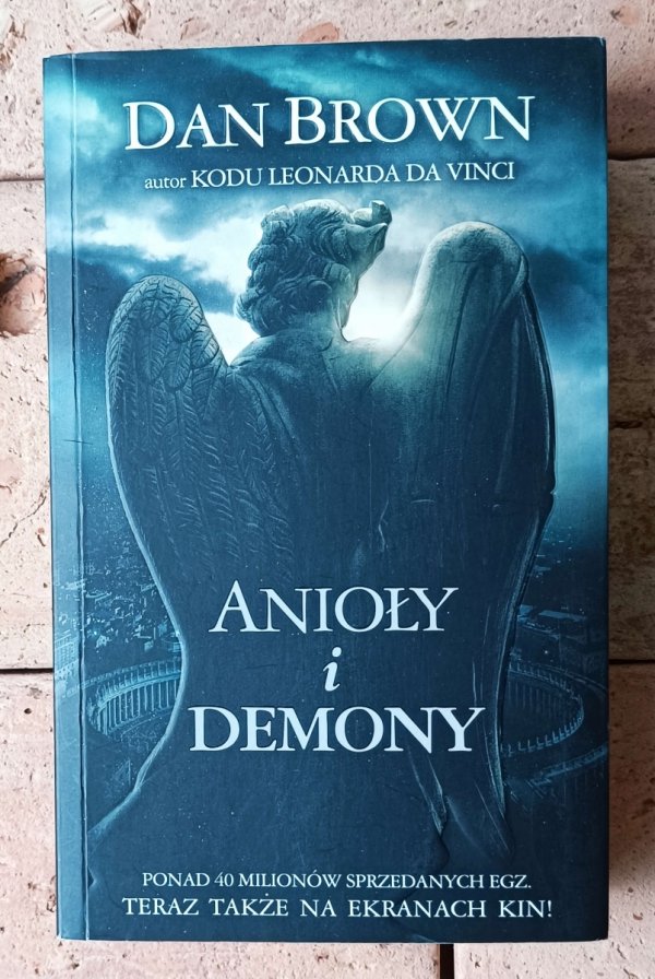Dan Brown Anioły i demony - okładka