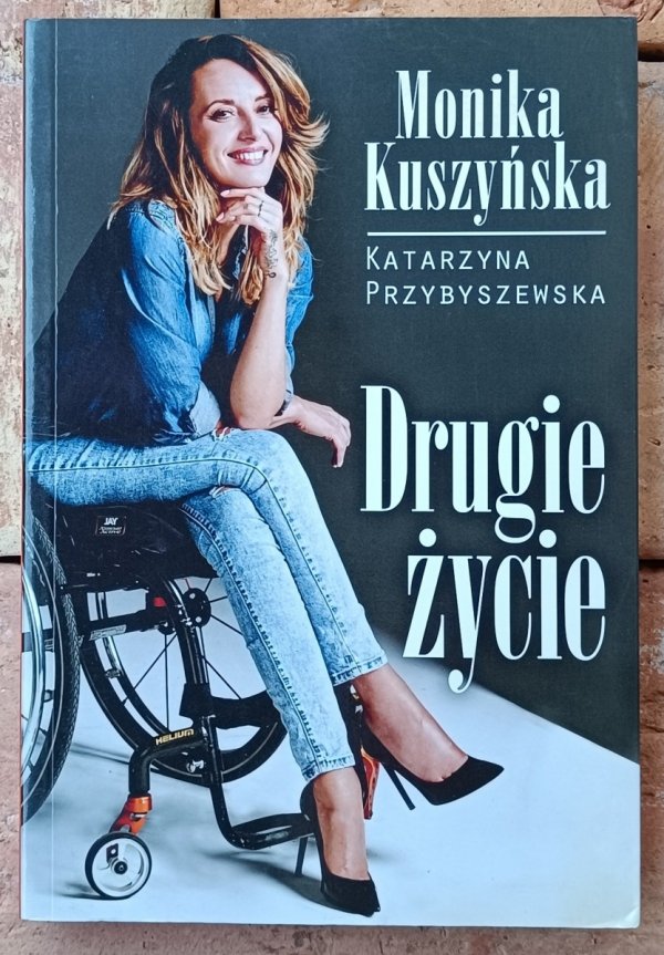 Okładka książki Drugie życie autorstwa Monika Kuszyńska, Katarzyna Przybyszewska