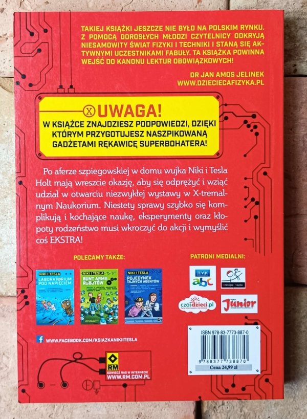 Steve Hockensmith • Niki i Tesla. Magiczna rękawica supercyborga - okładka