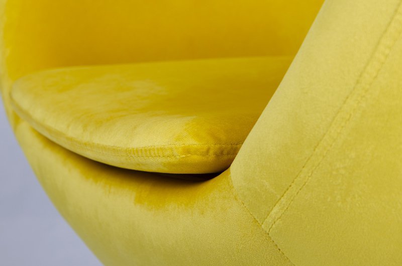 Fotel EGG SZEROKI VELVET BLACK żółty.20 - welur, podstawa czarna