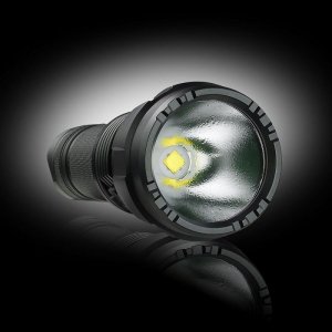 Ładowalna latarka ręczna o dużej mocy Mactronic BLITZ K3, 3000 lm