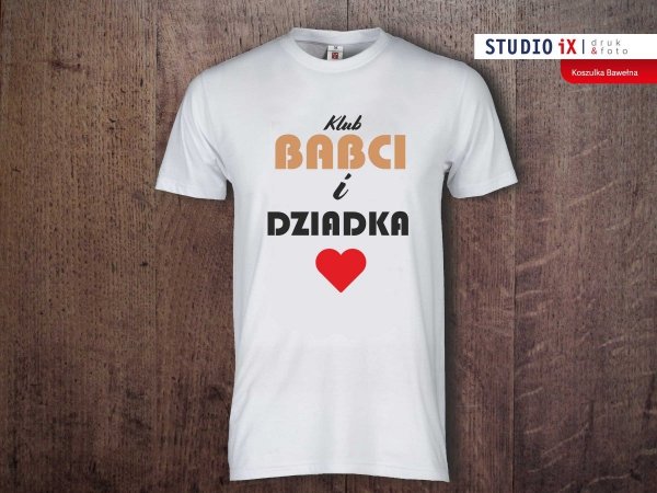 Koszulka-z-nadrukiem-biala-klub-babci-i-dziadka