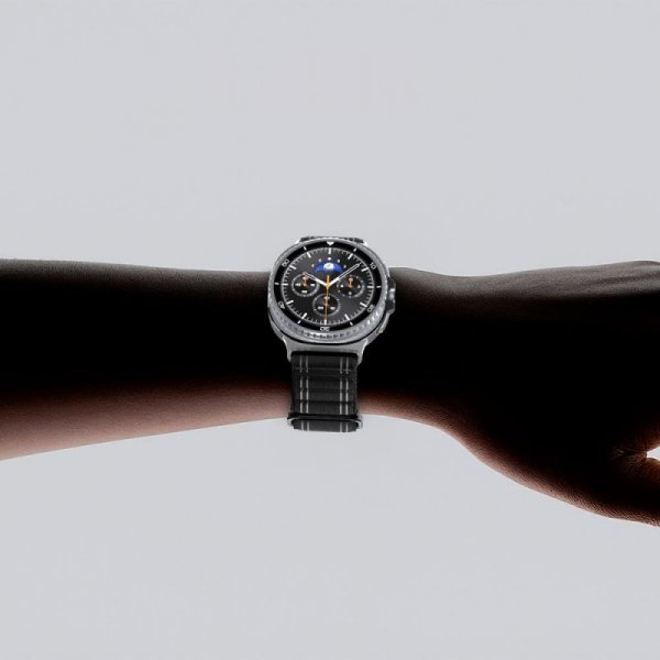 Pasek Spigen WBF0 do Samsung Galaxy Watch 8 / Classic – Czarny