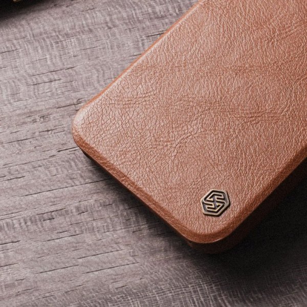 Nillkin Qin Leather Pro Case etui iPhone 14 Pro Max osłona na aparat kabura pokrowiec obudowa z klapką brązowy