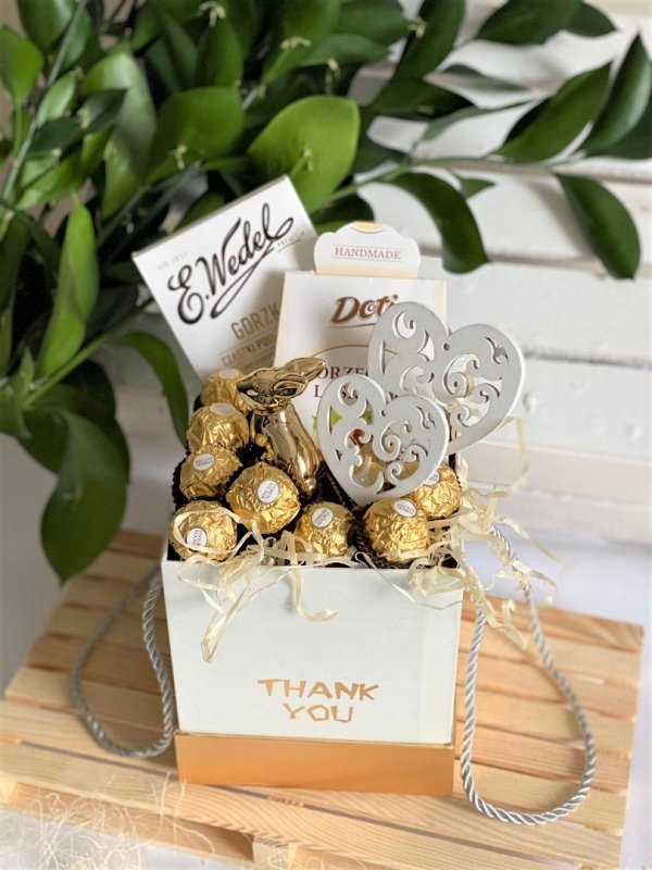 Pudełko gift box Wielkanocny z Ferrero Rocher