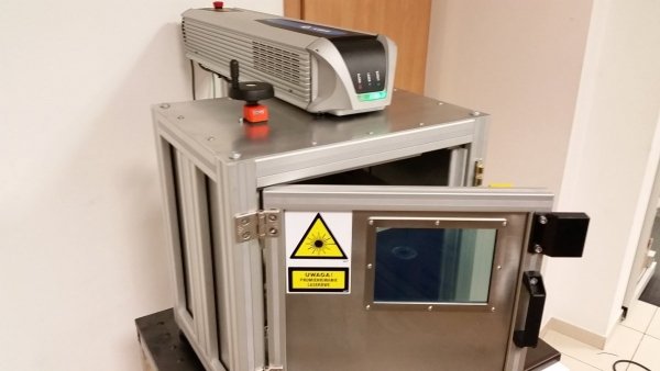 Compact laser cabinet for marking process