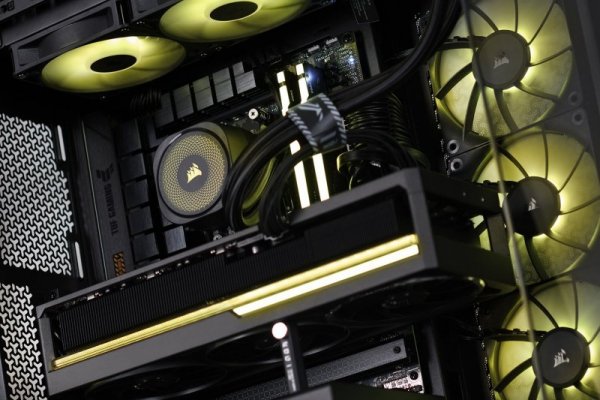 Komputer gamingowy Actina iCUE 9800X3D 32GB 2TB RTX5070Ti 850W no OS