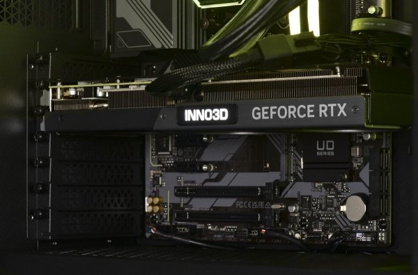 Komputer gamingowy Actina iCUE 13600KF 32GB 2TB RTX4070Ti 850W no OS