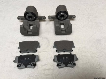 2 x Rear Brake Caliper & brake Pads for Chrysler 300C 2005-2015 BRK/300C/021A