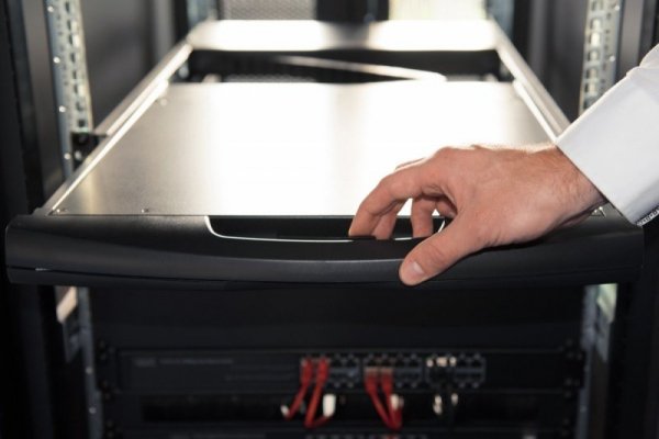 Digitus Konsola 19 LCD z touchpad KVM 8 portów 1U komplet kabli (8xDS-19231) klawiatura US