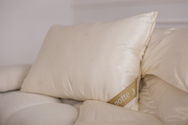 Zestaw kołdra puchowa z jedwabiem Dolce całoroczna 140x200+1poduszka