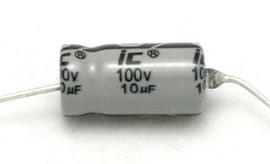 Kondensator 100uF 25V osiowy Illinois