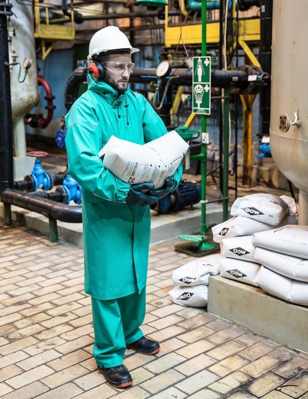 WASSERFESTE SÄURE- UND LAUGENSCHUTZKLEIDUNG MODELL 412