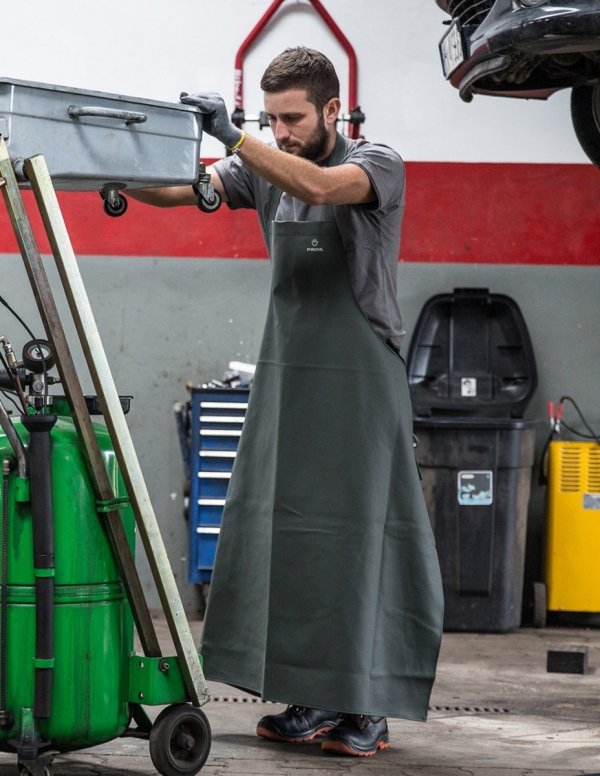 WATERPROOF OIL RESISTANT APRON 110