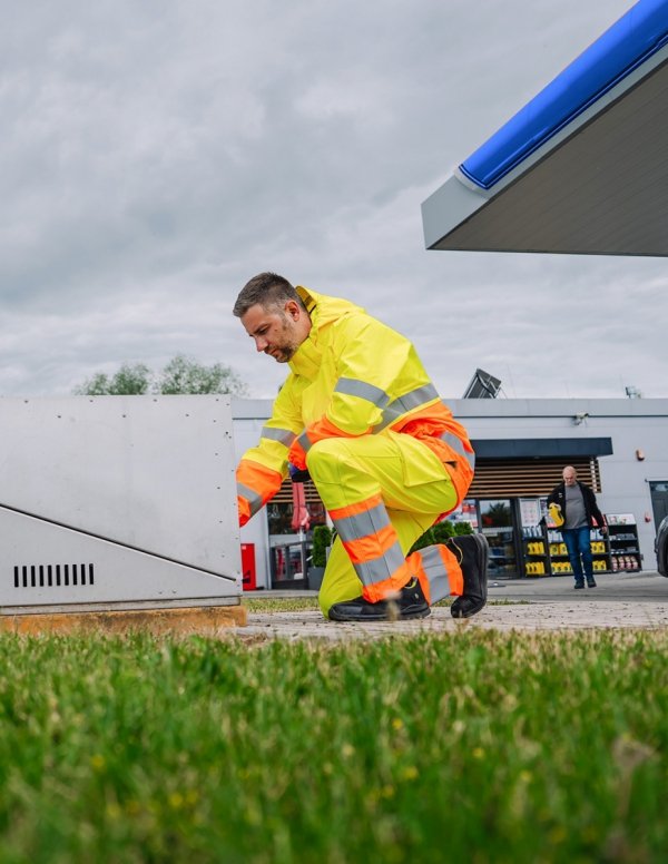 WATERPROOF ANTISTATIC FLAME RETARDANT JACKET 500/A