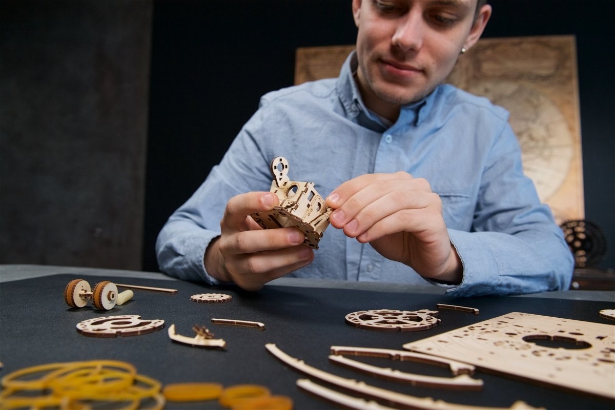Puzzle 3D Drewniane Steampunkowy Sterowiec uGEARS Smart