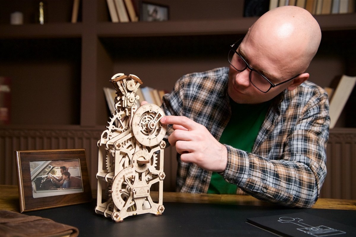 Puzzle 3D Drewniane Zegar Engine Clock uGEARS