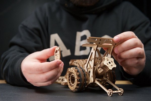 Puzzle 3D Drewniane Top Fuel Dragster uGEARS