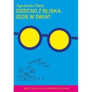 Dziecko z bliska idzie w świat