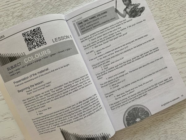 Angielski w zabawie. Scenariusze gier i zabaw językowych dla młodszych dzieci. Praktyczny przewodnik dla lektorów i rodziców 