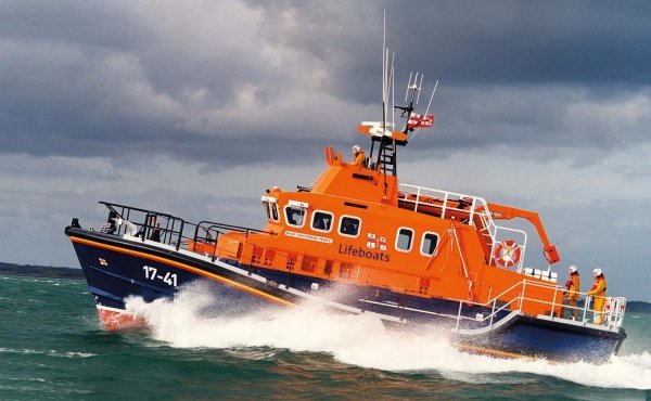 Airfix 07280  RNLI Severn Class Lifeboat -1/72