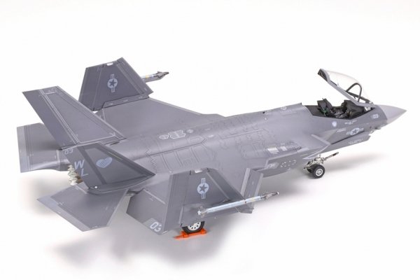 Tamiya 60794 1/72 Lockheed Martin F-35C Lightning II