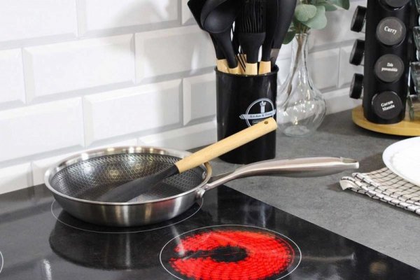 PATELNIA STALOWA 26cm Z POWŁOKĄ PLASTER MIODU 5551