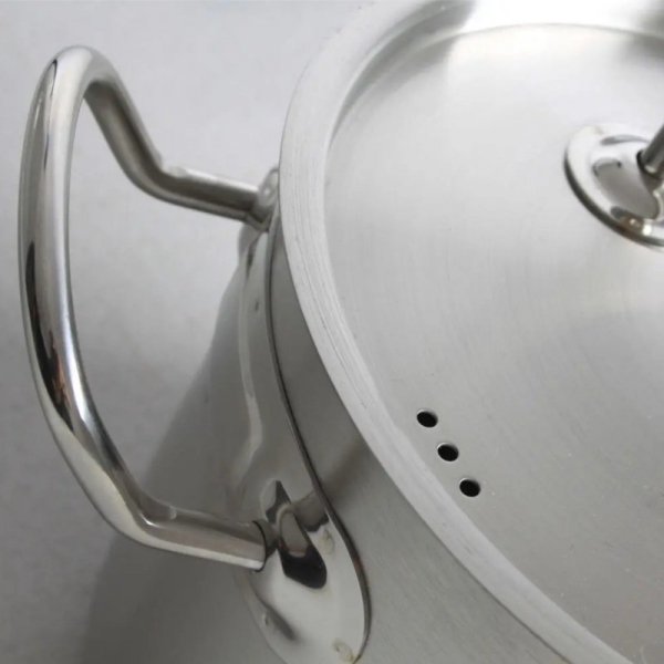 Garnek wysoki Kitchen Line z pokrywką 2,8 l śr. 160 x 140 h - Hendi 837108