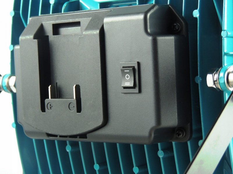 LAMPA LED warsztatowa akumulatorowa 18V AKU+ 20W Vander