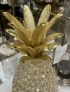 Dekoracyjna figurka złotego ananasa z kryształkami - Wytworna ozdoba dla salonu pełnego elegancji