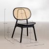 Eleganckie drewniane krzesło Argo do stołu jadalni z profolowanym siedziskiem - naturalna klasyka.