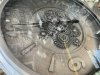Zegar ścienny z widocznym mechanizmem elegancki wytworny zachwycający duży