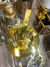 Wytworna lampa stołowa TOWER stojąca z metalu i kryształu o cylindrycznym kształcie glamour złota