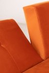 3-osobowa sofa do salonu rozkładana z funkcją spania z aksamitu kolor Óxido na metalowych nóżkach
