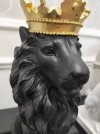 Wytworna Figurka Dekoracyjna Lew na postumencie czarny w złotej koronie