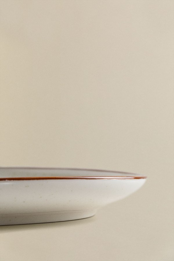 Zestaw 4 talerzy deserowych Bremen z porcelany o pastelowych kolorach i nieregularnym wykończeniu, idealny do stylu boho i eleganckich aranżacji stołu