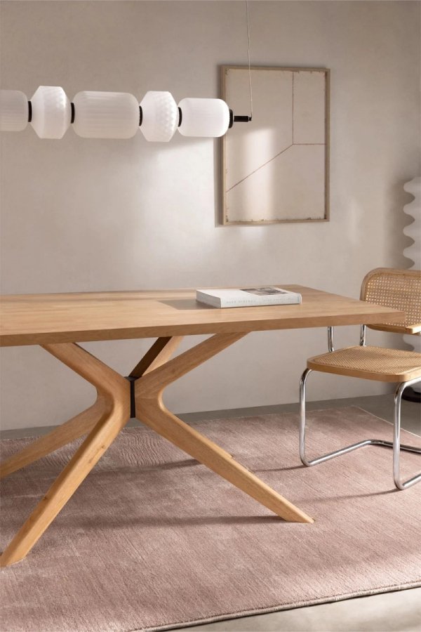 Prostokątny stół jadalniany z drewna kauczukowego Arnaiz o wymiarach 180x90 cm, widok na elegancki blat i solidne nogi z drewna