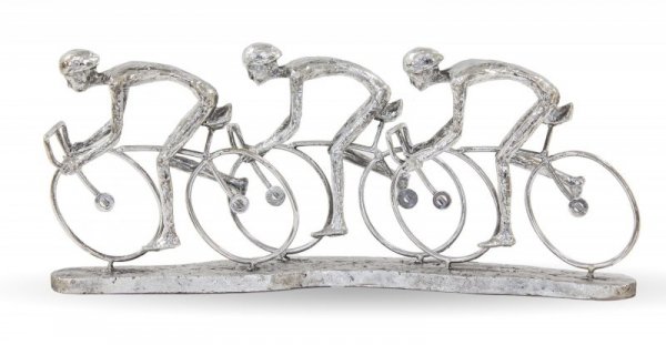 Srebrna figurka dekoracyjna trzej kolarze