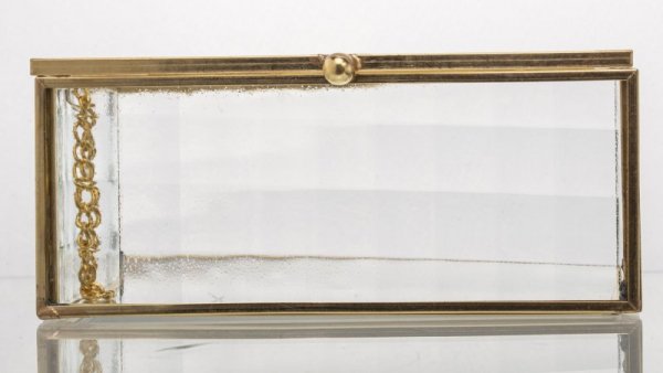 Metalowo szklana szkatułka na biżuterię lub drobiazgi  z łańcuszkiem
