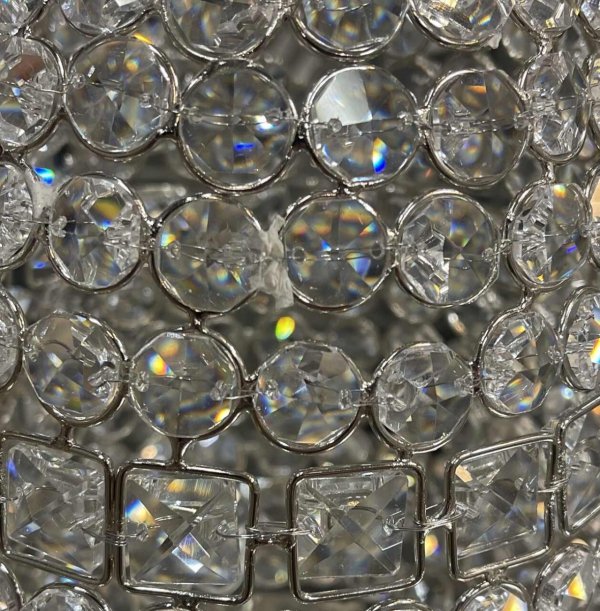 Dekoracyjna figurka srebrnego ananasa z kryształkami - Wytworna ozdoba dla salonu pełnego elegancji