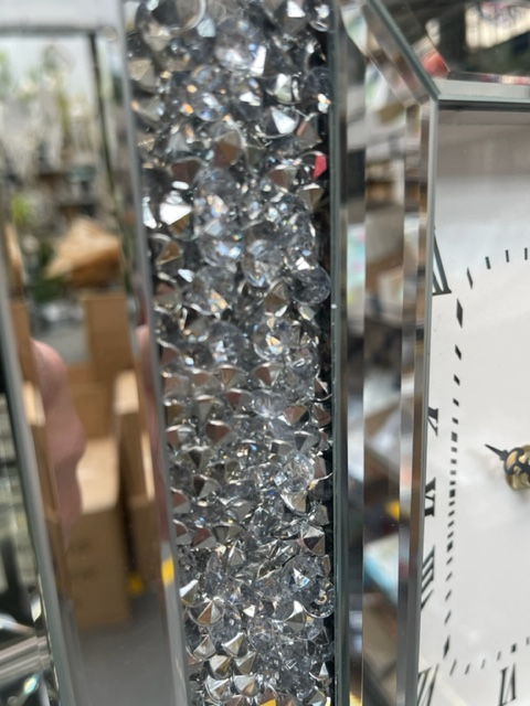 Dekoracyjny zegar stojący Diamante zdobiony kryształkami