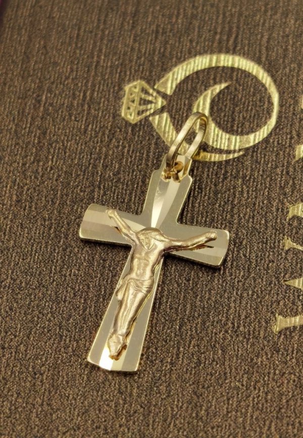 Krzyż z wizerunkiem 3D złoto 585