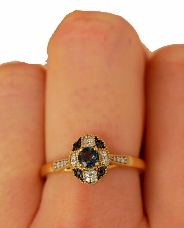 Pierścionek R.17 diamenty 18/0.08ct szafir złoto 585 