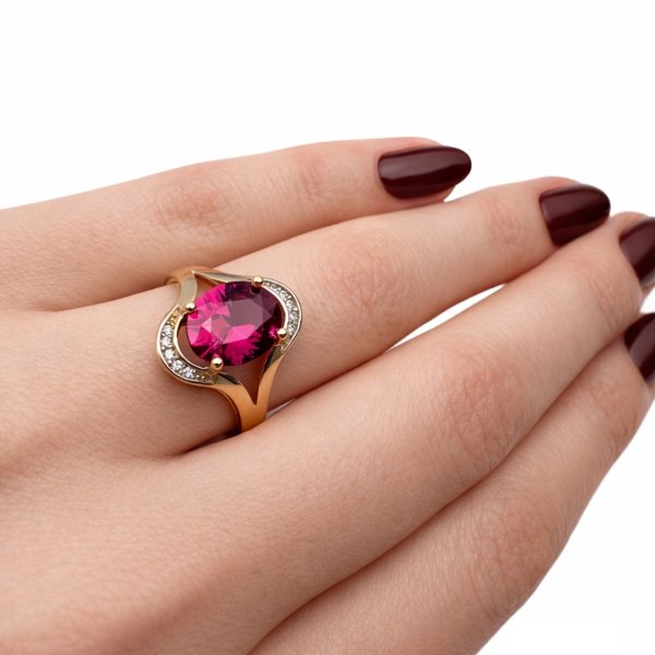 Pierścionek centralny kamień koloru rubinowego  R.17 złoto 585