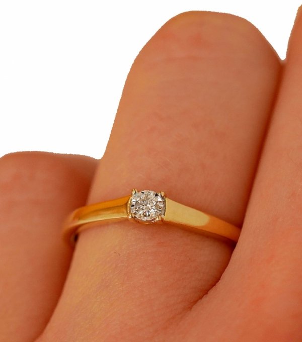 Pierścionek R.15 diamenty 1/0.05ct złoto 585 