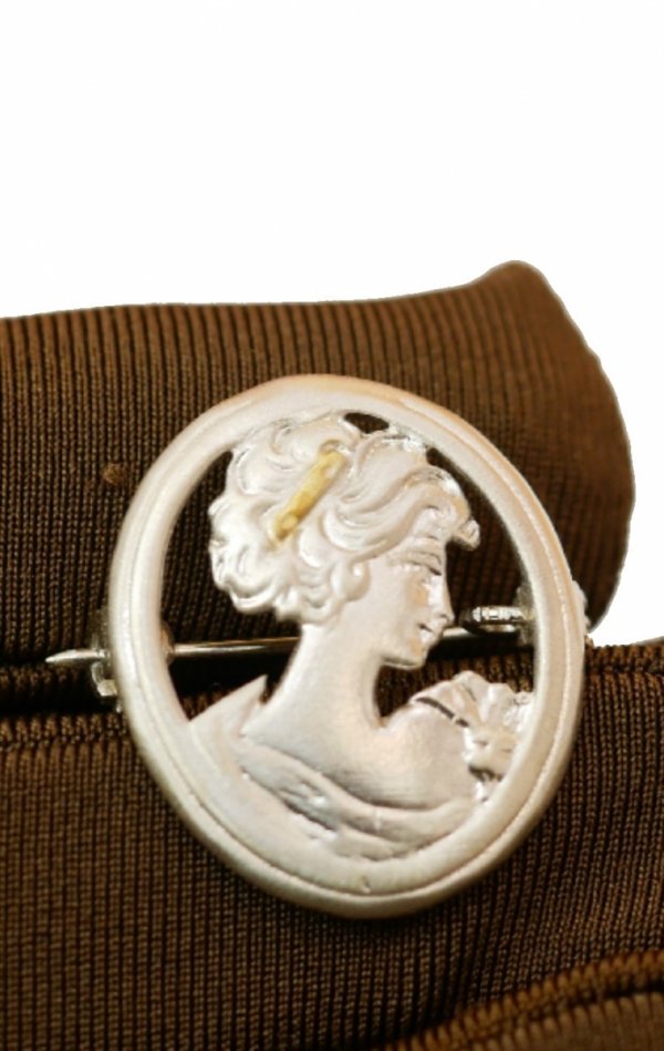 Broszka KAMEA dama art srebro 925 