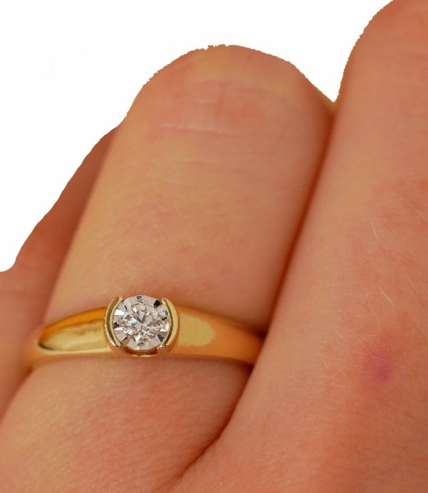Pierścionek R.14 diamenty 1/0.1ct złoto 585 