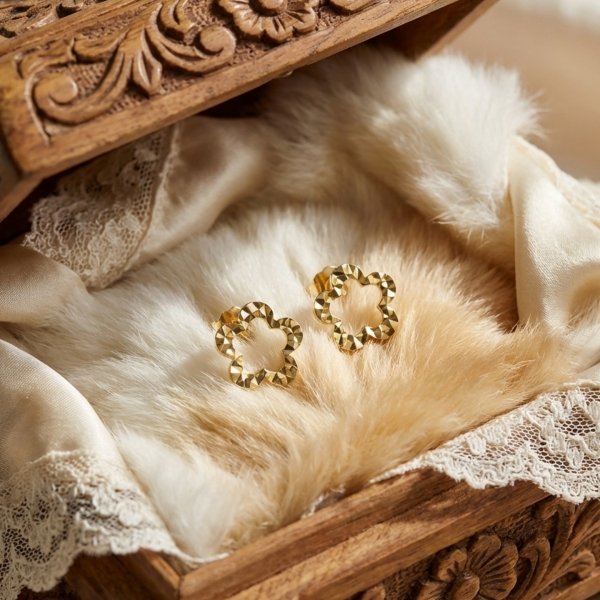 Kolczyki sztyft kontur kwiatu złoto 585 