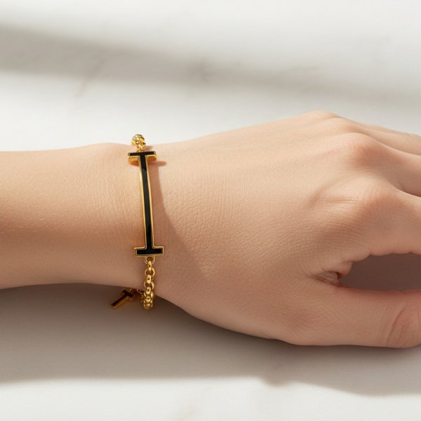 Bransoletka czarna blaszka z krzyżem złoto 585 