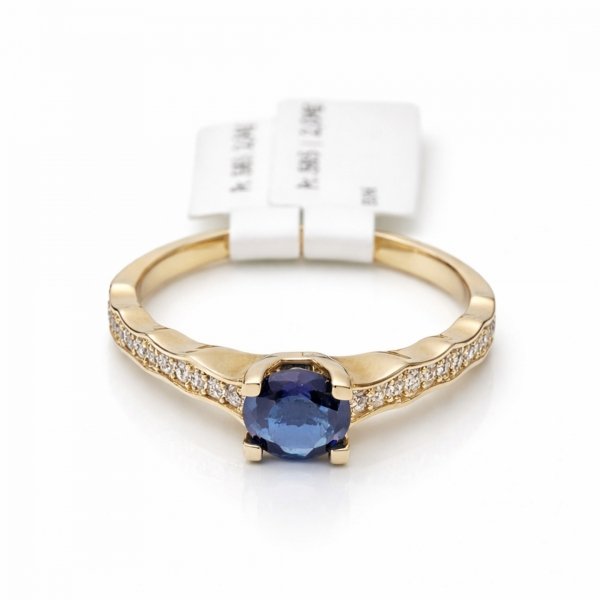 Pierścionek z kamieniami, centralny kamień kolor szafirowy R.15 złoto 585 